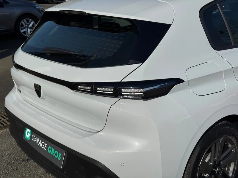 Photo de la voiture PEUGEOT 308 BlueHDi 130ch S&S EAT8 Style