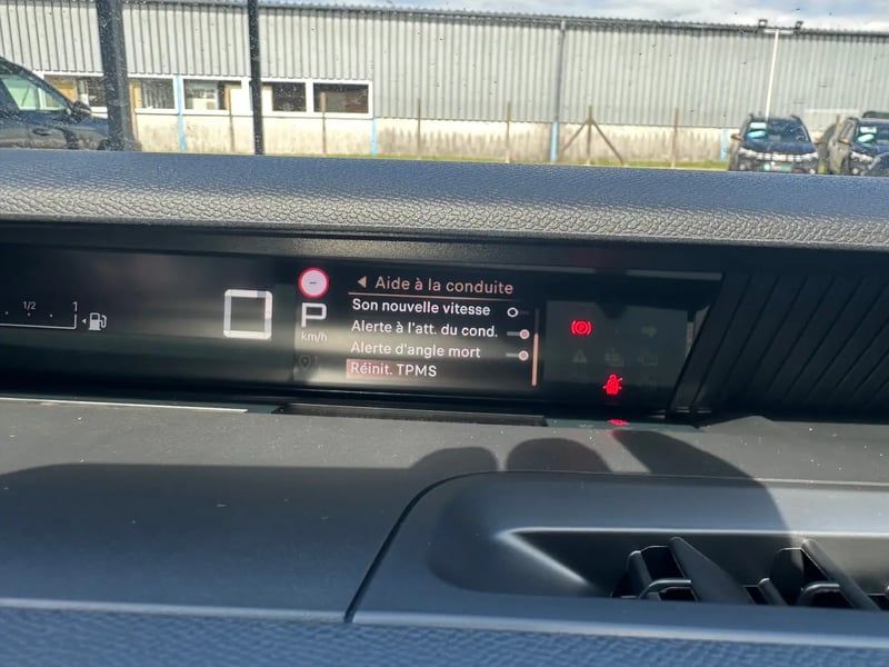 Photo de la voiture CITROEN C3 AIRCROSS Hybride 145 ch Aut Max