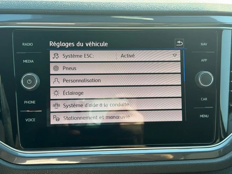 Photo de la voiture VOLKSWAGEN T-ROC 1.5 TSI 150 EVO Start/Stop BVM6 R-Line