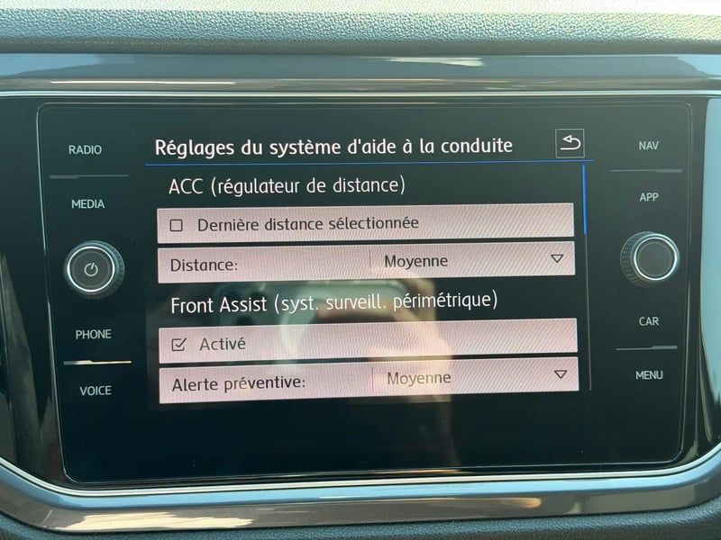 Photo de la voiture VOLKSWAGEN T-ROC 1.5 TSI 150 EVO Start/Stop BVM6 R-Line