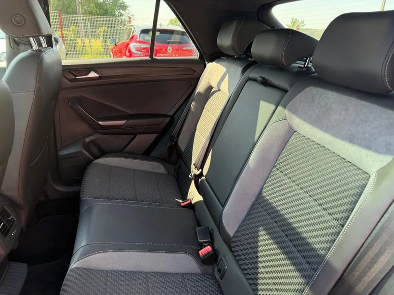 Photo de la voiture VOLKSWAGEN T-ROC 1.5 TSI 150 EVO Start/Stop BVM6 R-Line
