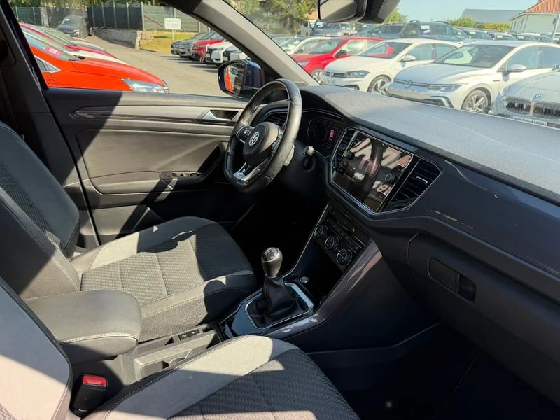 Photo de la voiture VOLKSWAGEN T-ROC 1.5 TSI 150 EVO Start/Stop BVM6 R-Line