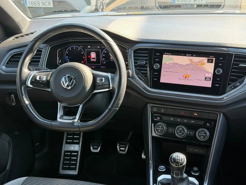 Photo de la voiture VOLKSWAGEN T-ROC 1.5 TSI 150 EVO Start/Stop BVM6 R-Line