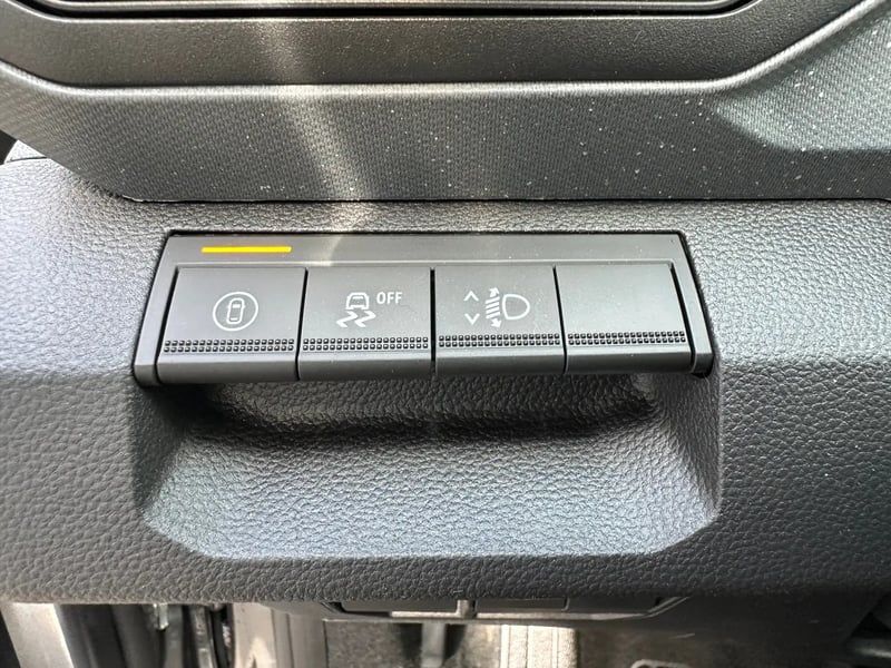Photo de la voiture DACIA DUSTER Hybrid-G 150 4x4 Journey
