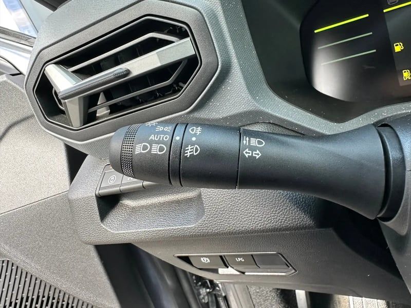 Photo de la voiture DACIA DUSTER Hybrid-G 150 4x4 Journey