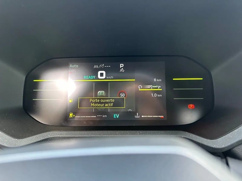 Photo de la voiture DACIA DUSTER Hybrid-G 150 4x4 Journey