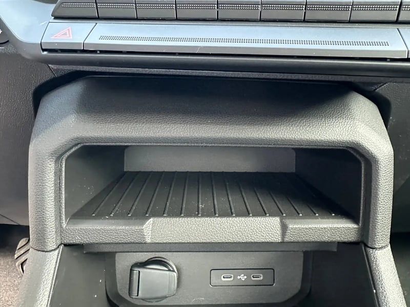 Photo de la voiture DACIA DUSTER Hybrid-G 150 4x4 Journey