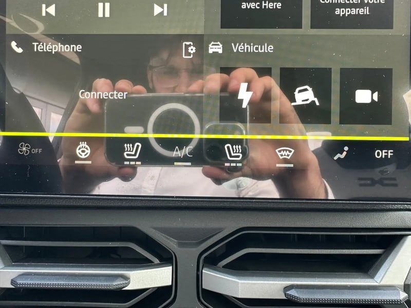 Photo de la voiture DACIA DUSTER Hybrid-G 150 4x4 Journey