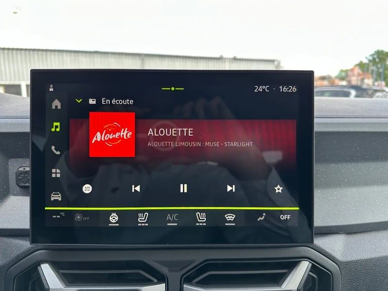 Photo de la voiture DACIA DUSTER Hybrid-G 150 4x4 Journey
