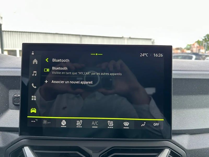 Photo de la voiture DACIA DUSTER Hybrid-G 150 4x4 Journey