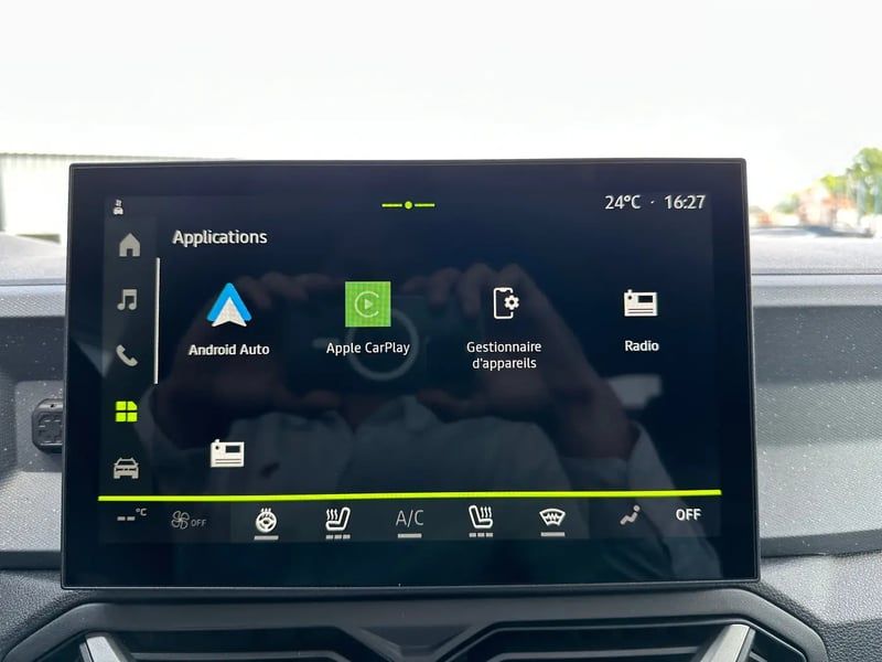 Photo de la voiture DACIA DUSTER Hybrid-G 150 4x4 Journey