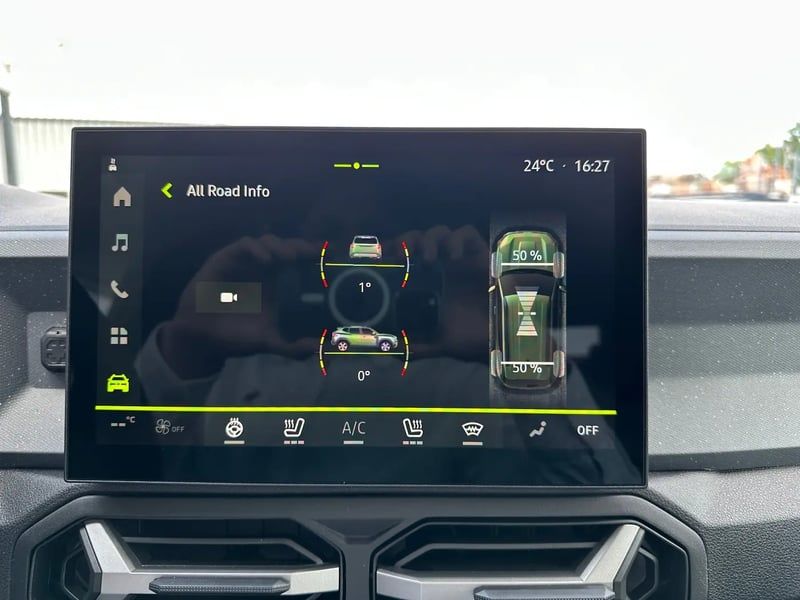 Photo de la voiture DACIA DUSTER Hybrid-G 150 4x4 Journey
