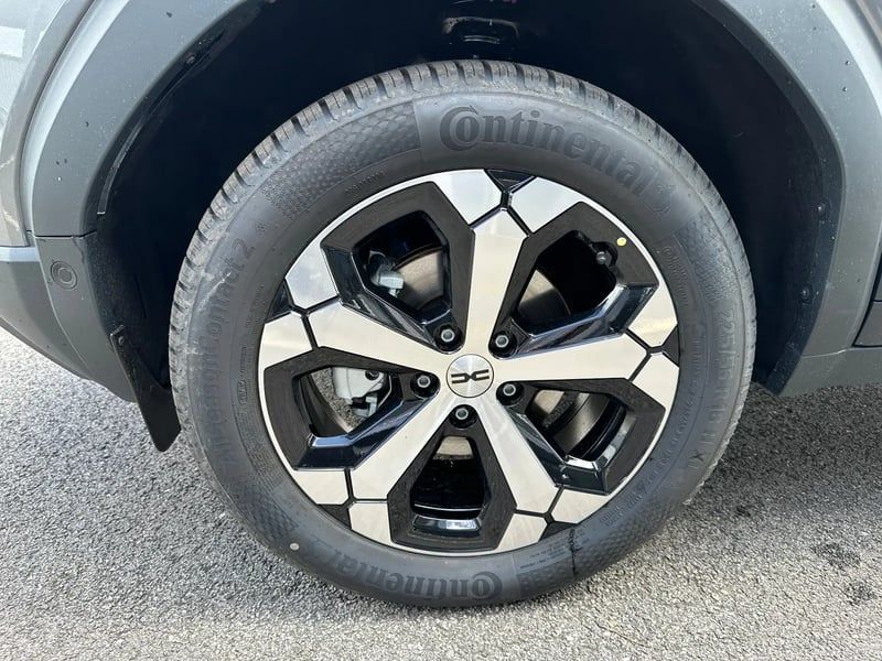 Photo de la voiture DACIA DUSTER Hybrid-G 150 4x4 Journey