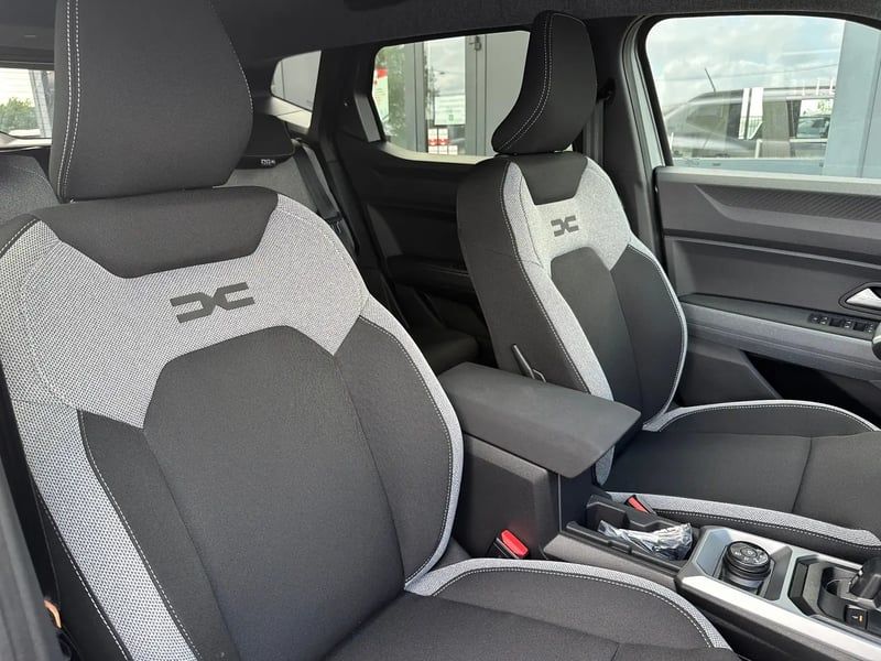 Photo de la voiture DACIA DUSTER Hybrid-G 150 4x4 Journey