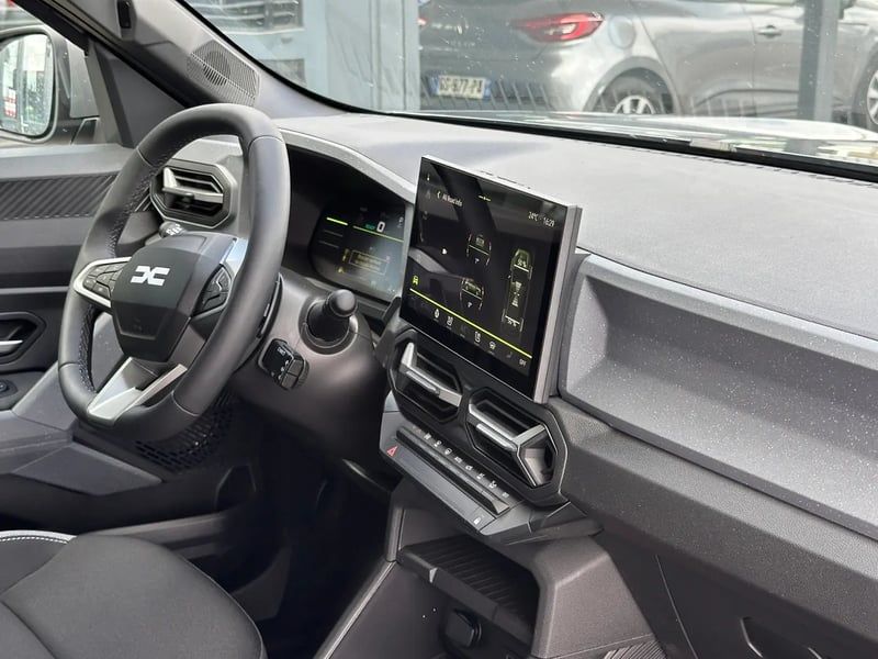 Photo de la voiture DACIA DUSTER Hybrid-G 150 4x4 Journey