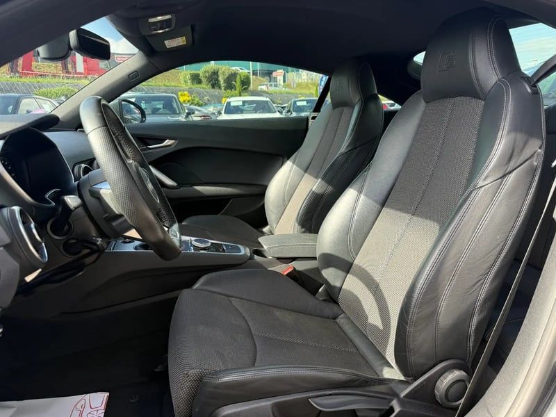 Photo de la voiture AUDI TT COUPE 1.8 TFSI 180 S line