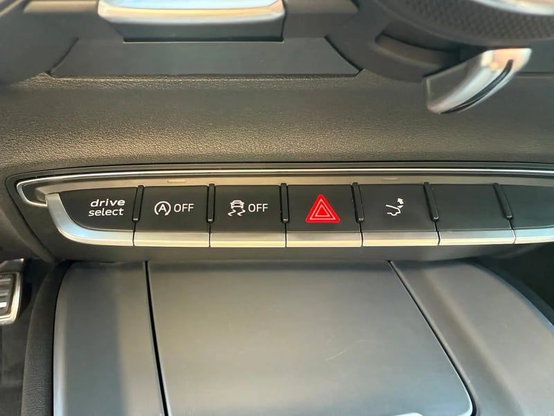 Photo de la voiture AUDI TT COUPE 1.8 TFSI 180 S line