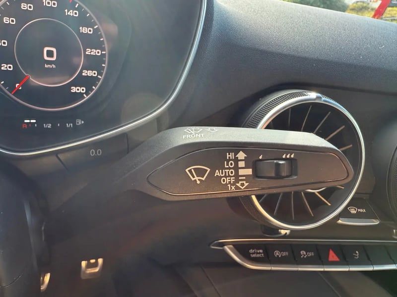 Photo de la voiture AUDI TT COUPE 1.8 TFSI 180 S line