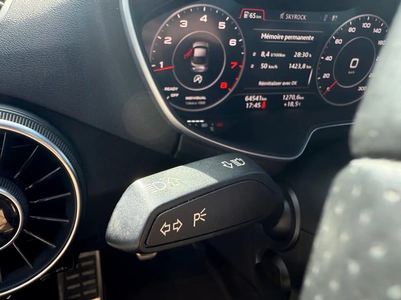 Photo de la voiture AUDI TT COUPE 1.8 TFSI 180 S line