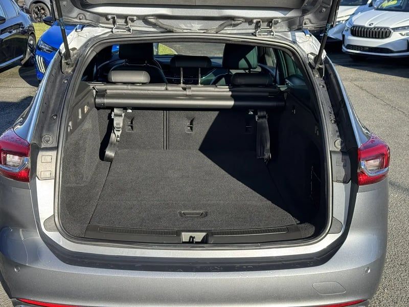 Photo de la voiture OPEL INSIGNIA SPORTS TOURER 2.0 Diesel 174 ch BVA8 Elegance Business