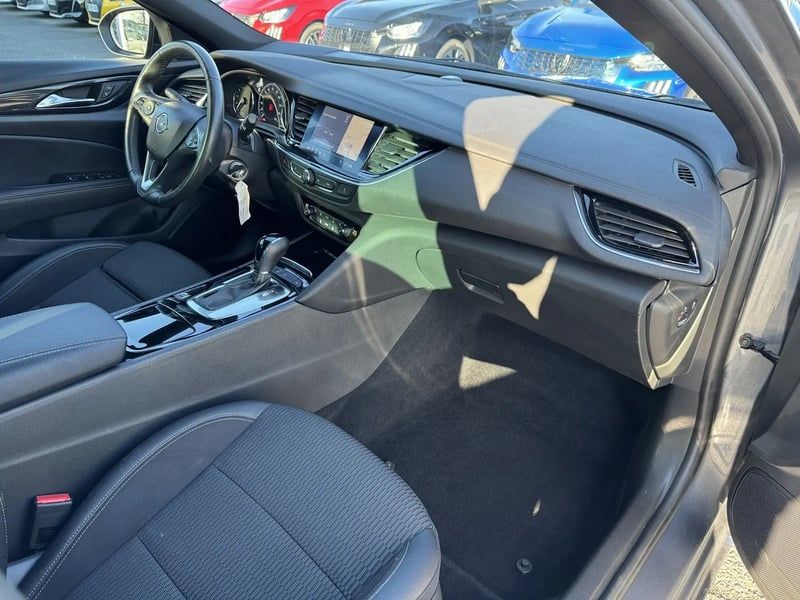 Photo de la voiture OPEL INSIGNIA SPORTS TOURER 2.0 Diesel 174 ch BVA8 Elegance Business