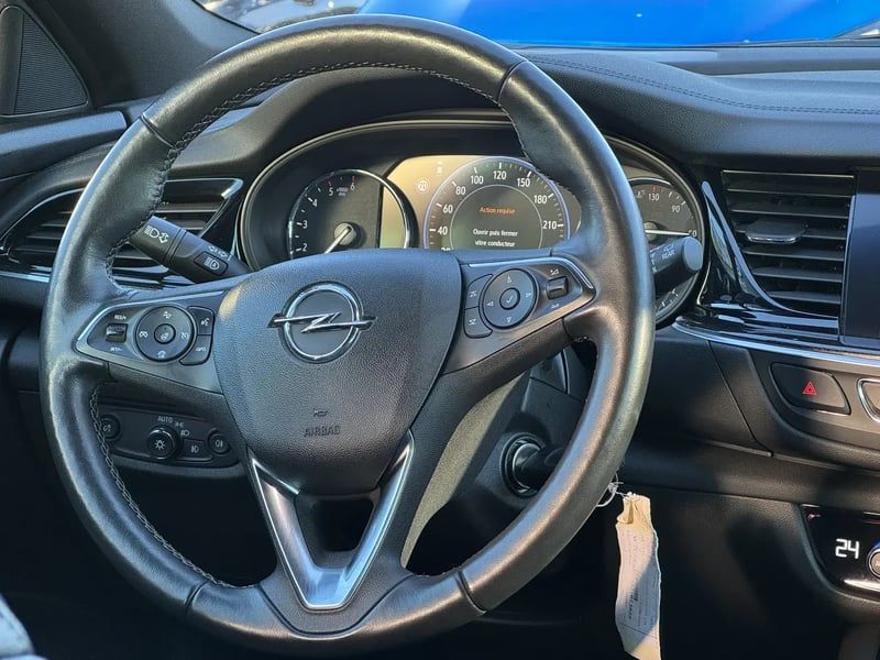 Photo de la voiture OPEL INSIGNIA SPORTS TOURER 2.0 Diesel 174 ch BVA8 Elegance Business