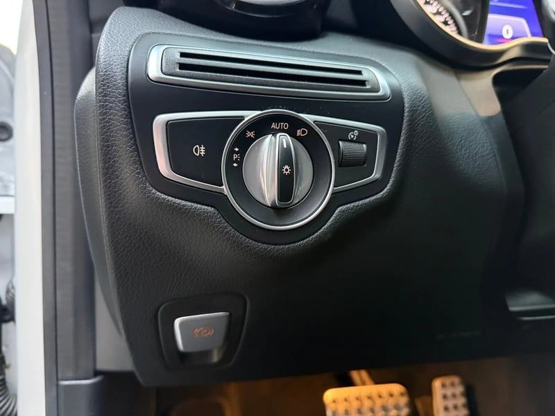 Photo de la voiture MERCEDES CLASSE C COUPE 220 d 9G-Tronic Sportline