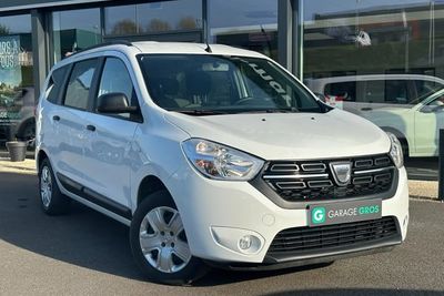 Photo de présentation de la voiture DACIA LODGY Blue dCi 95 5 places Essentiel