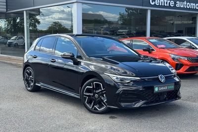 Photo de présentation de la voiture VOLKSWAGEN GOLF 1.5 eTSI EVO2 150 DSG7 R-Line Edition