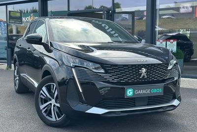 Photo de présentation de la voiture PEUGEOT 3008 Hybrid 180 e-EAT8 Allure Pack