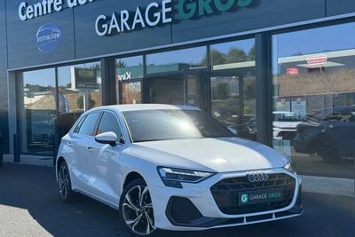 Photo de présentation de la voiture AUDI A3 SPORTBACK A3 Sportback 1.5 TFSI e 204ch PHEV S line S tronic 6 BLANCHE