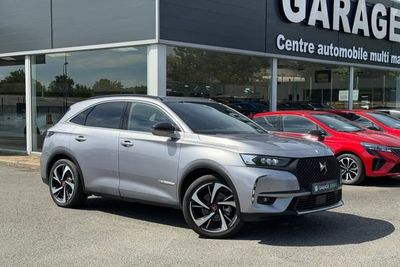 Photo de présentation de la voiture DS DS7 CROSSBACK Hybride E-Tense 225 EAT8 Performance Line+